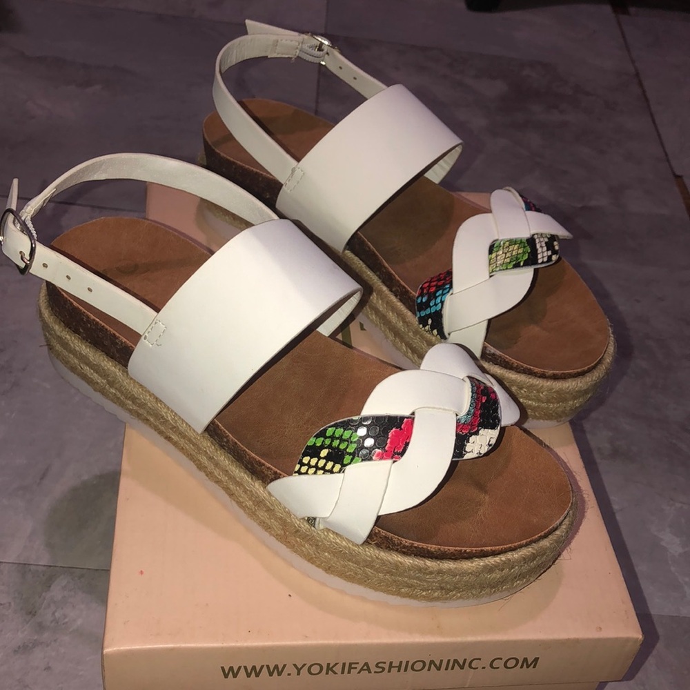 Brand new white snakeskin Yoki platform sandal size 6 women slides summer shoe